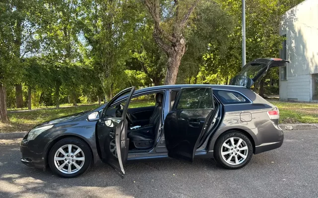 Toyota Avensis SW