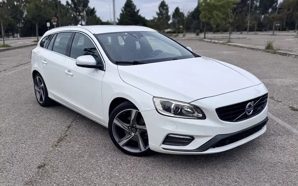 Volvo V60 2.0 D4 R-Design