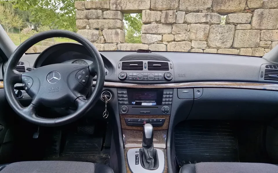 Mercedes-Benz E 220 CDI Auto Avantgarde