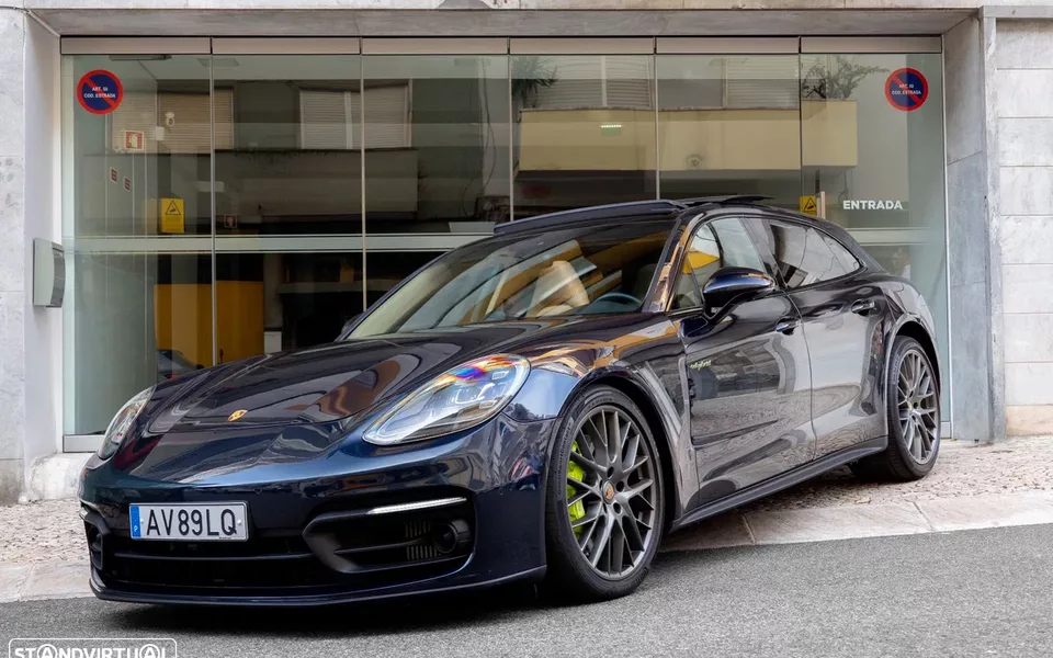 Porsche Panamera Sport Turismo 4 E-Hybrid Platinum Edition