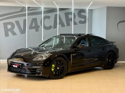 Porsche Panamera 4 E-Hybrid Platinum Edition com PDLS