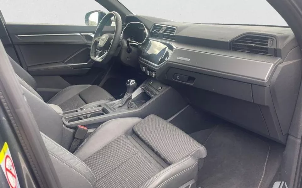 AUDI Q3 Q3 35 TFSI Black line S tronic