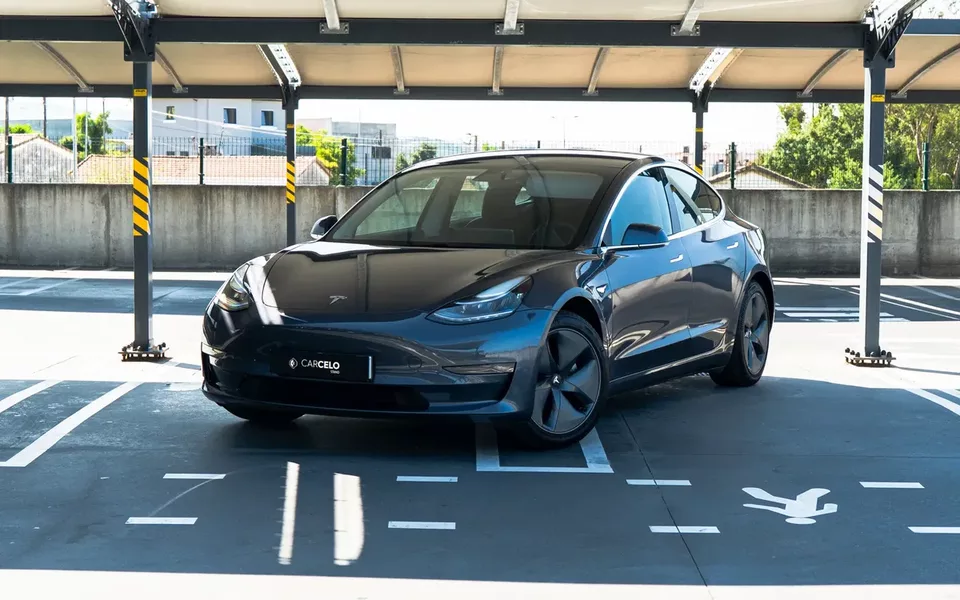 Tesla Model 3 Long Range AWD Dual Motor