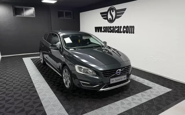 Volvo V60 D6 Plug-In-Hybrid AWD Geartronic Summum