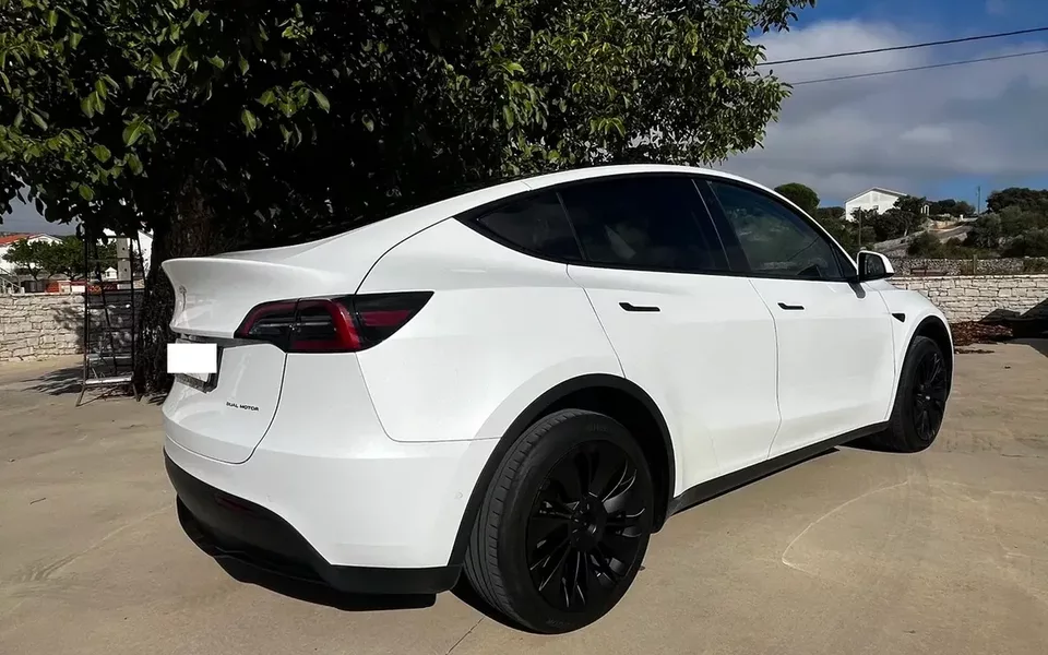 Tesla Model Y Long Range Dual Motor AWD