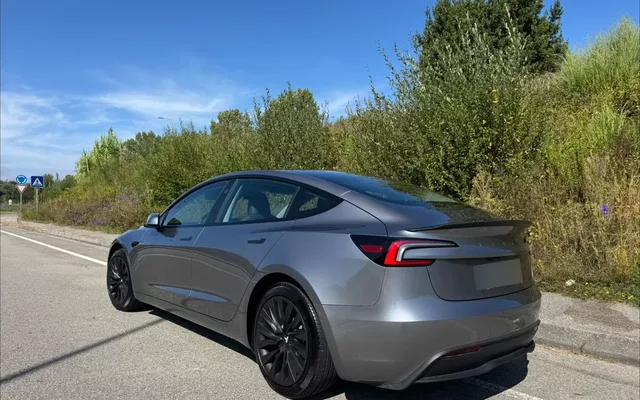Tesla Model 3 Tração Traseira Premium