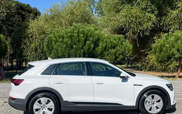 Audi e-tron 50 quattro