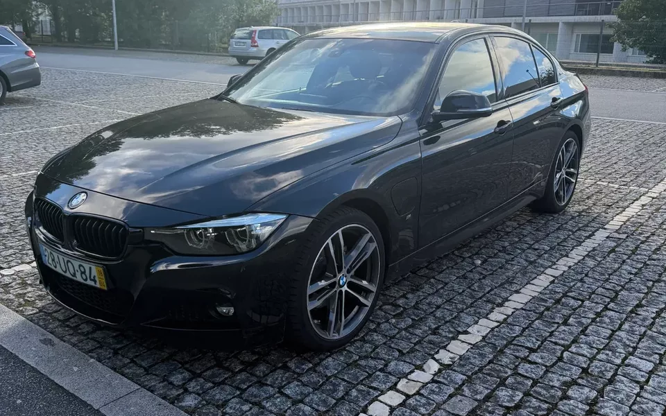BMW 330 e iPerformance Pack M Shadow