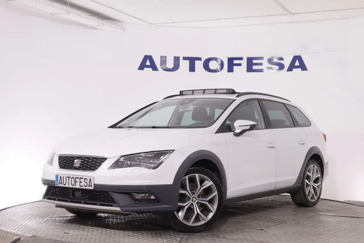 Seat Leon 2.0 TDI XPERIENCE 4DRIVE DSG AUTO 184CV 5P # TECHO PANORAMICO ELE,NAVY