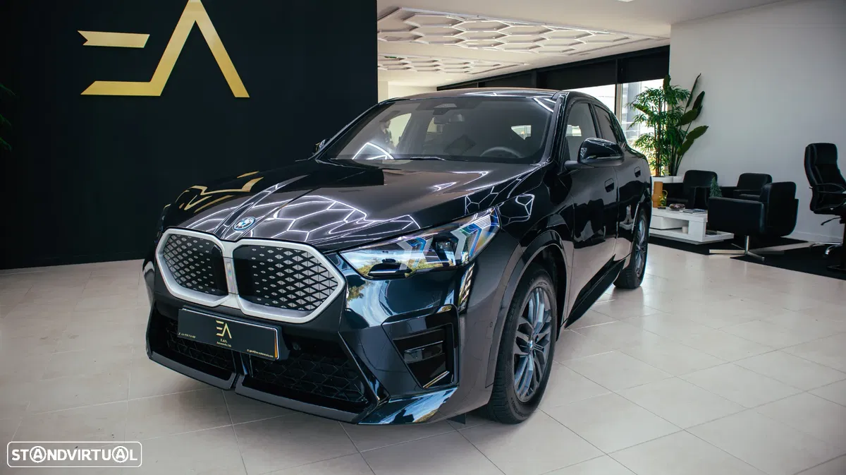 BMW iX2 eDrive20 Pack Desportivo M