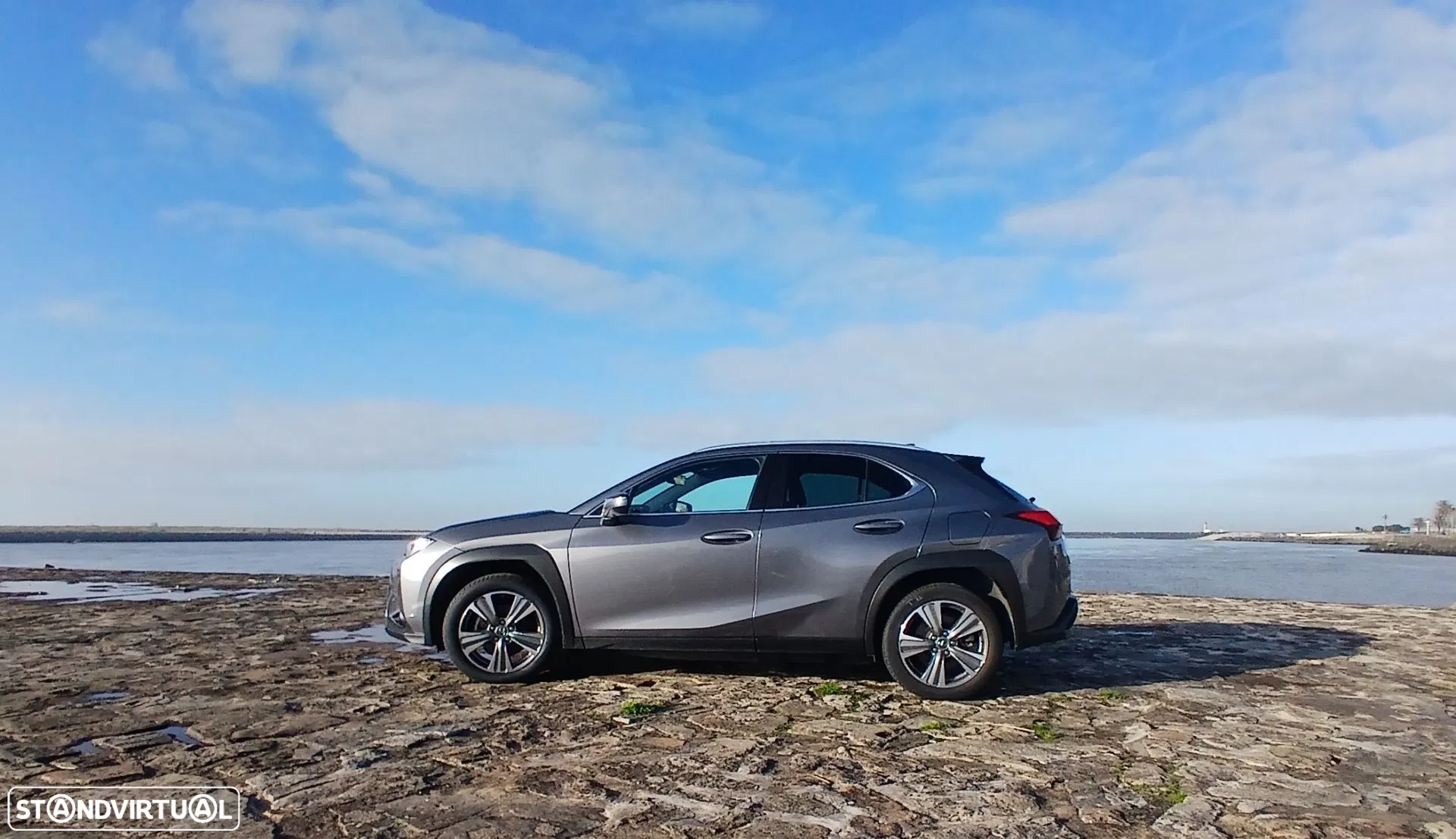 Lexus UX 300e Luxury+TAE+JLL18
