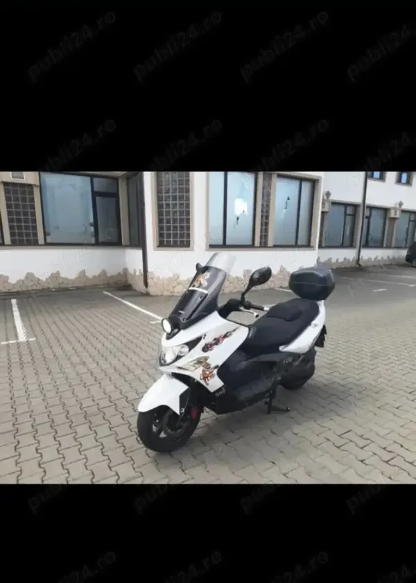 Motocicleta kymco 300cm3