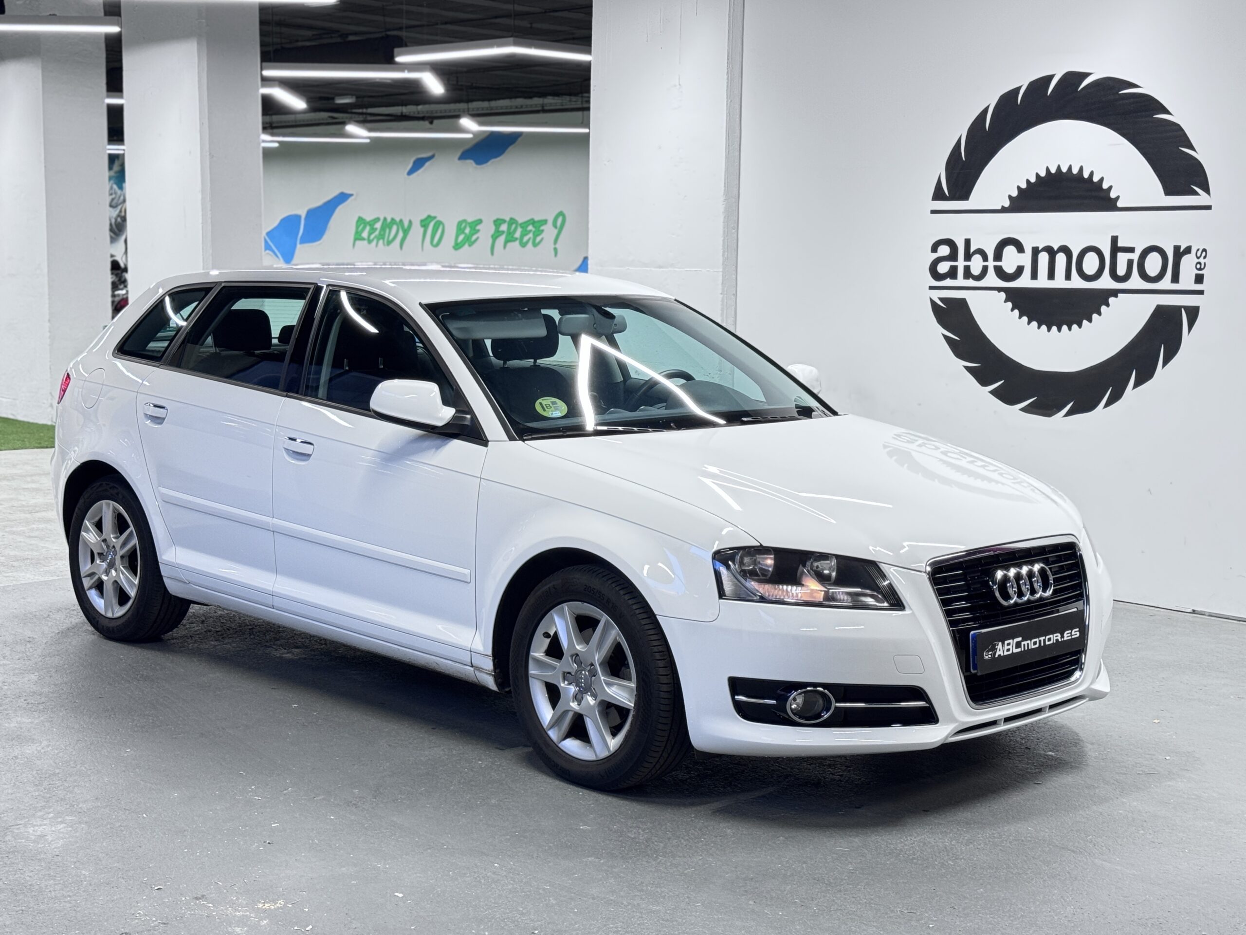 Audi A3 1.6 TDI 105CV SPORTBACK ¡SOLO 74.000 KM!