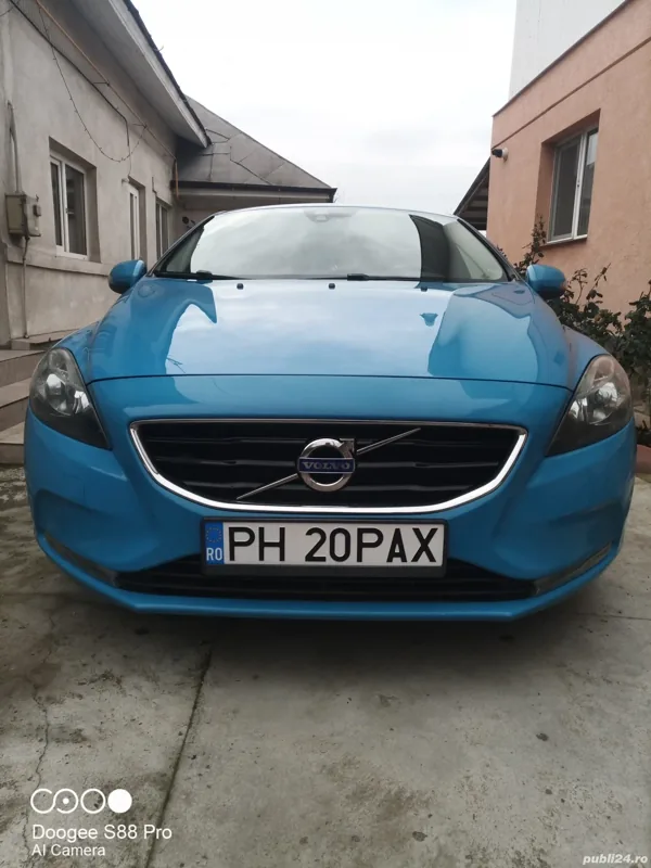 vând Volvo V40, D3 proprietar