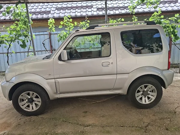 Vand Suzuki Jimny benzina,2014,euro5in stare foarte buna,incalzire in scaune,tapiterie piele