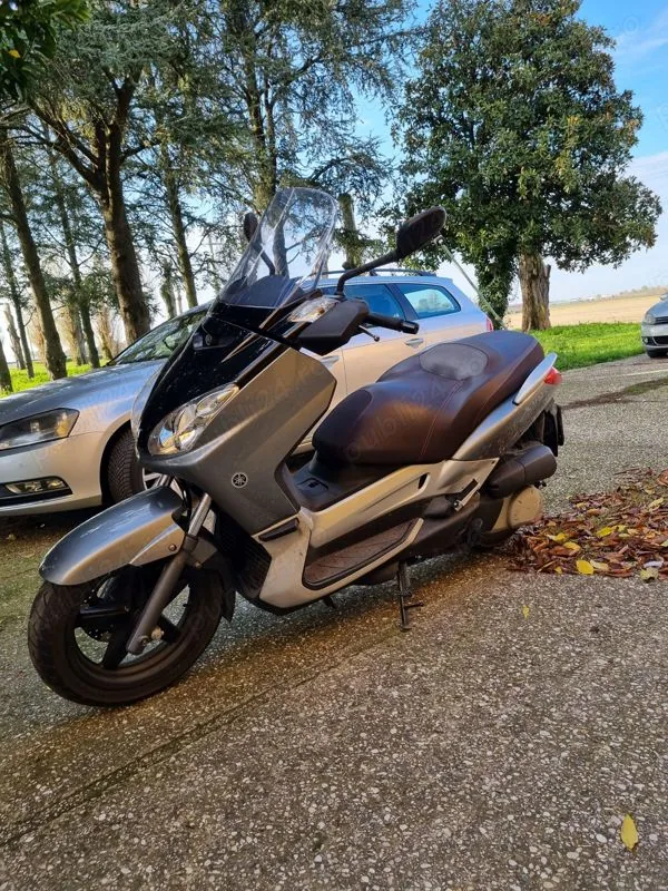 Yamaha X Max 250