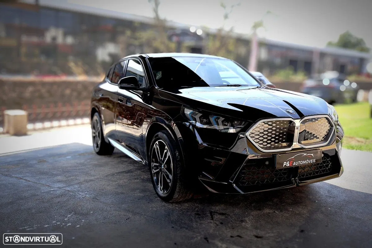 BMW iX2 eDrive20 Pack Desportivo M
