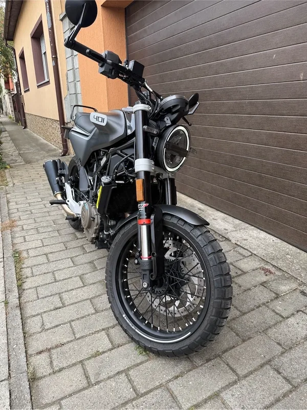 Husqvarna svartpilen 401 A2, akrapovic