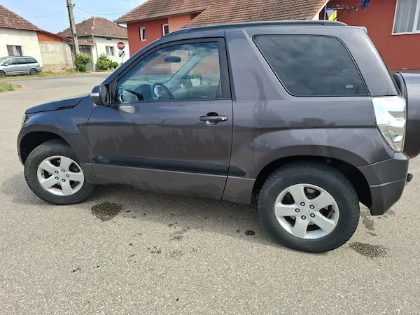 Suzuki Grand Vitara 2.4 benzina+GPL 90l, SUV - Off Road, 3 uși, 190.500km, 2011