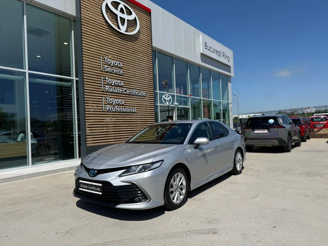Toyota Camry Business 2.5 HYBRID 218 Cp