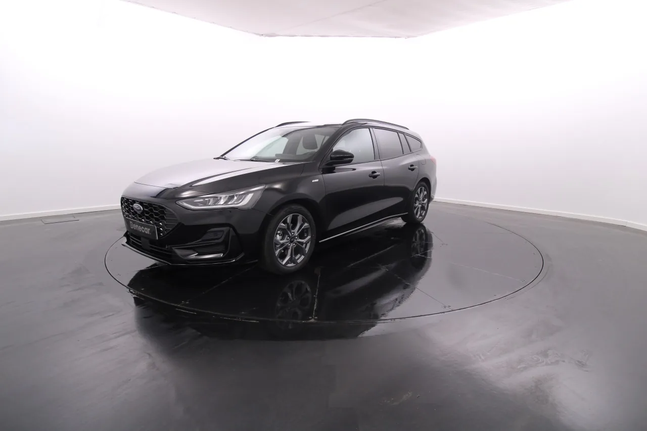 Ford Focus SW ST-LINE 1.5 TDCi 115cv Cx. Aut. GPS / Vidros Escurecidos / Pack Driver