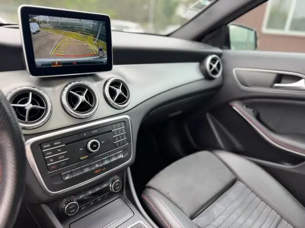 Mercedes-Benz GLA 180 2016 AMG Line