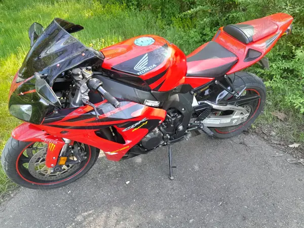 Honda fireblade cbr 1000 RR cp 190+soft an 2006 acte la zi