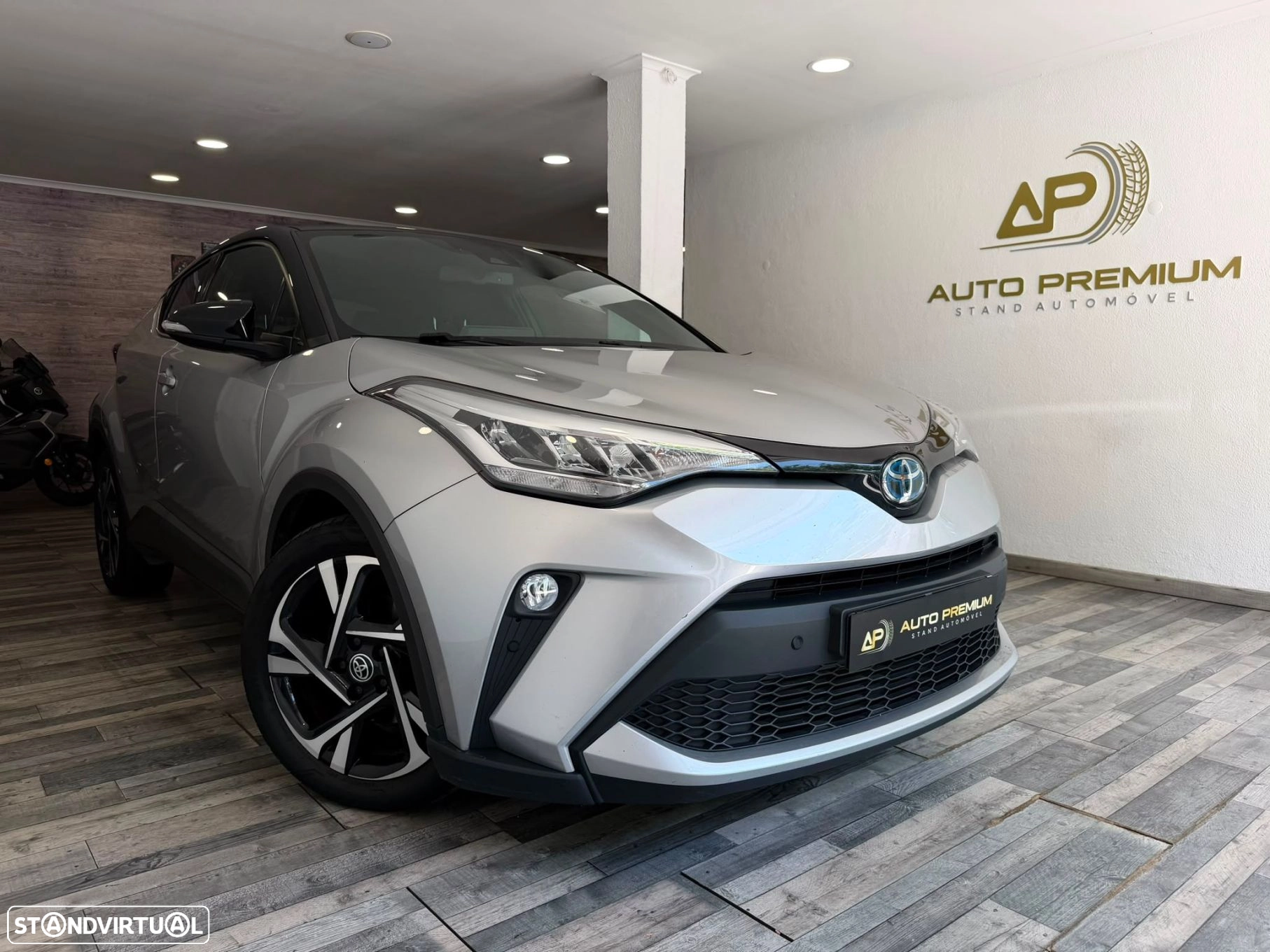 Toyota C-HR 1.8 Hybrid Square Collection