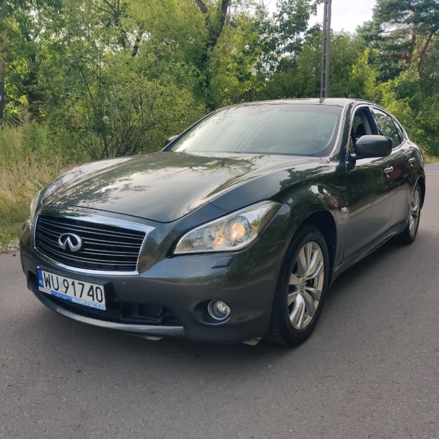 Infiniti M