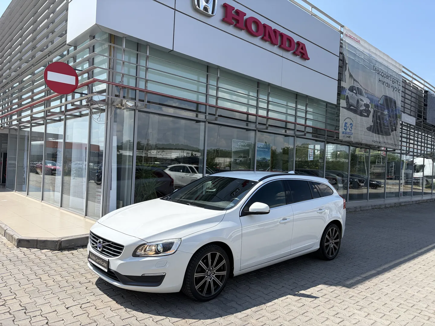 Volvo V60 2.0 AT MOMENTUM